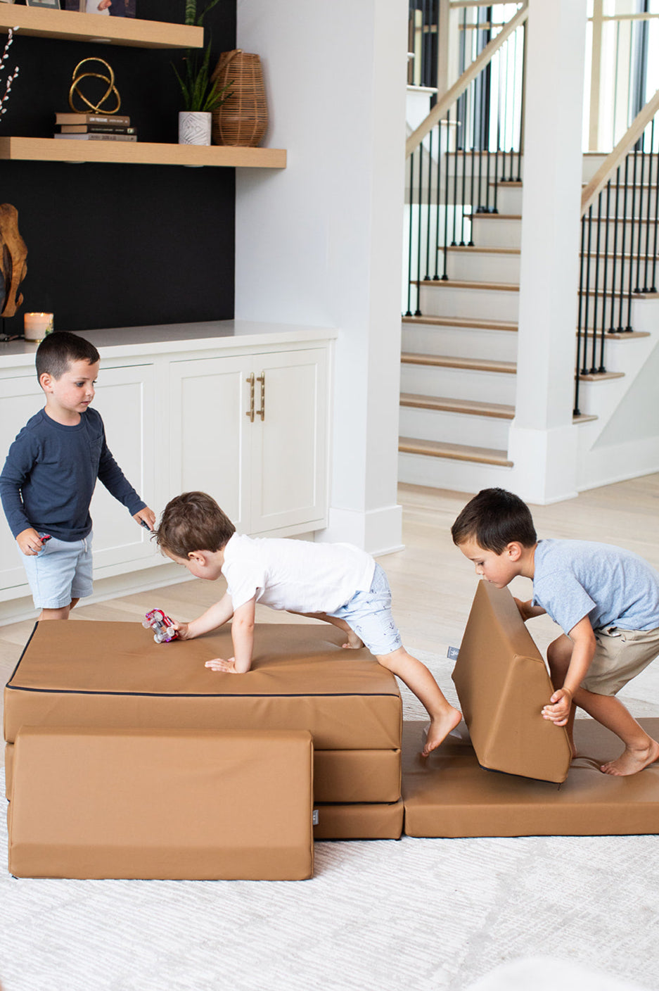 3 kids playing on Foamnasium Blocksy+ Nutmeg 