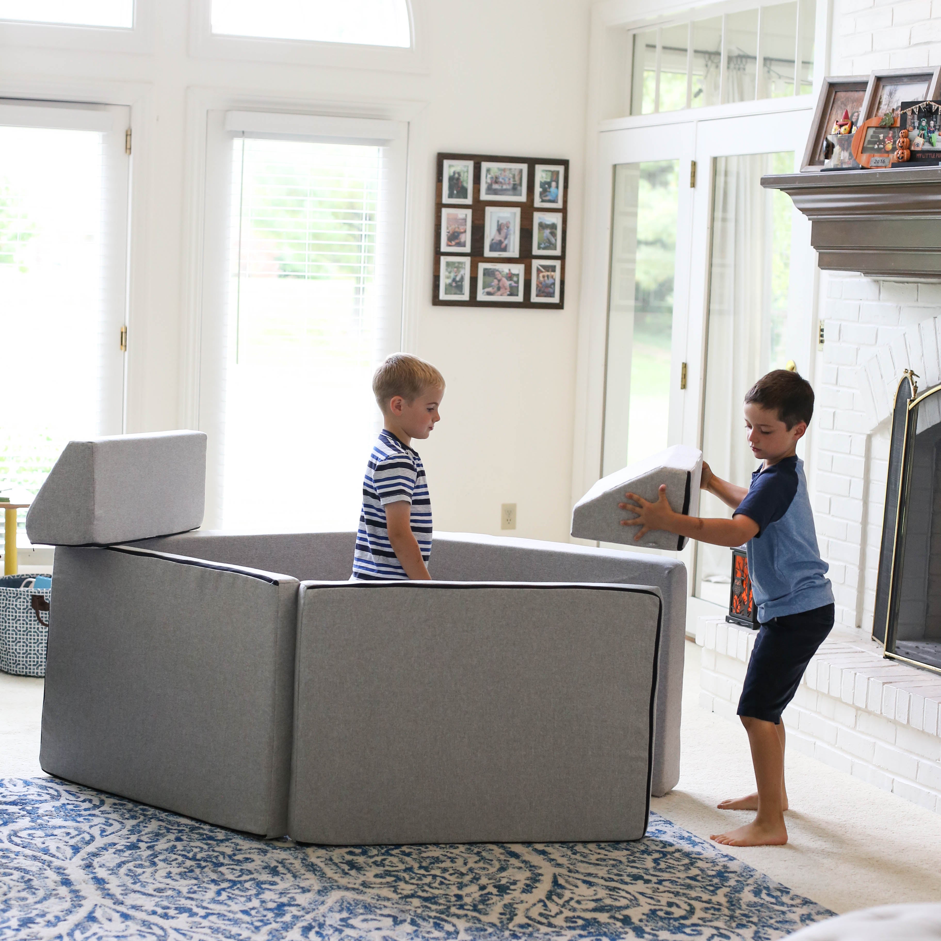 Photo of two boys playing on Foamnasium Basketweave Dove Gray Blocksy