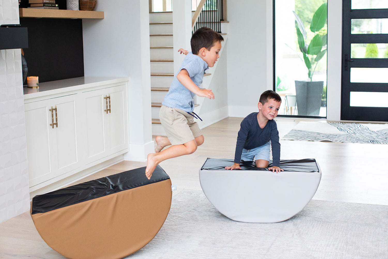 2 kids playing on Foamnasium Tumblers in Nutmeg and Auster
